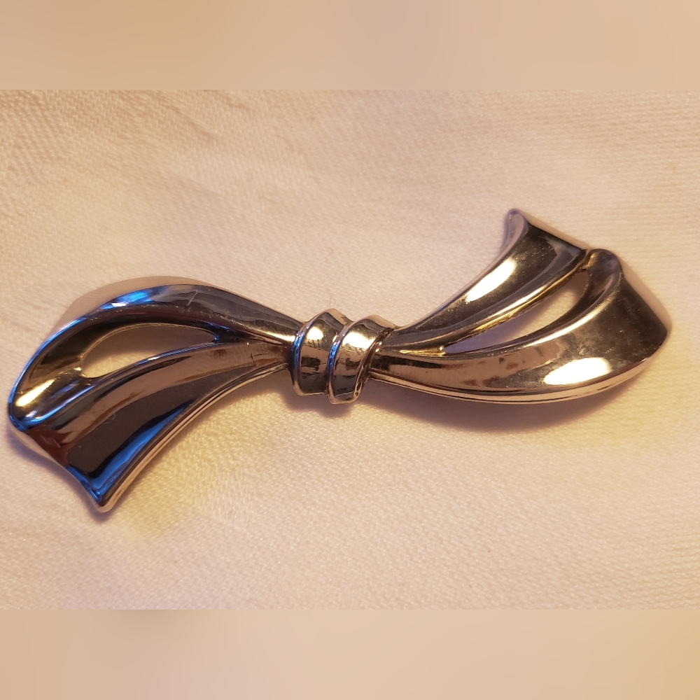 Silver Vintage Bow Pin